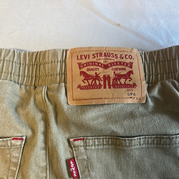 Levi's Tan Casual Shorts with Elastic Waistband - Picture 3 of 5